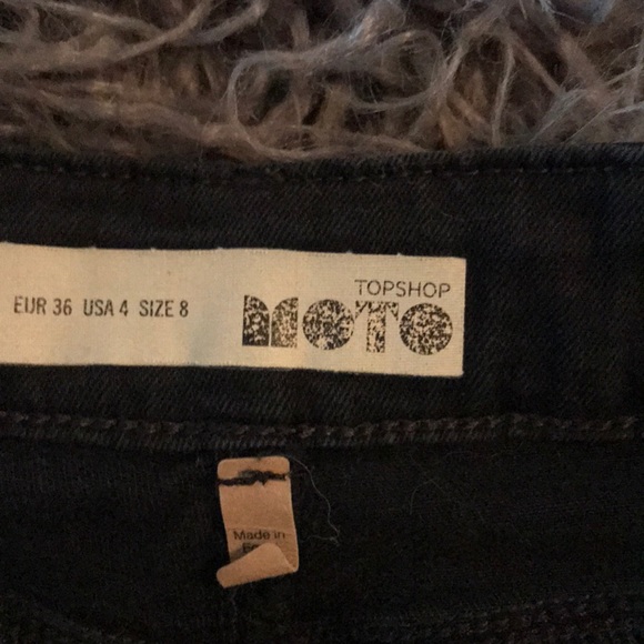 Black shorts - Picture 2 of 2